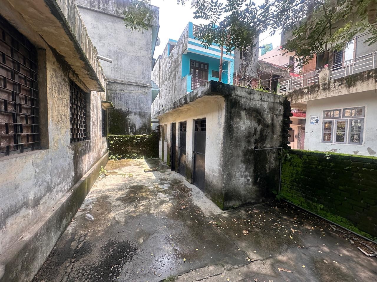 School courtyard and infrastructure in Uttarakhand, from the supplied profile